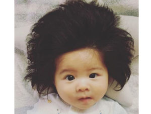 Japonya'da Chanco isimli bebek doğuştan aslan yelesine benzeyen saçları sayesinde fenomen oldu.